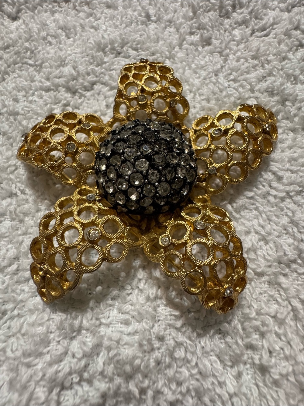 Vintage 1960s Gold Filigree Starfish Brooch – Mid-Century Statement Pin